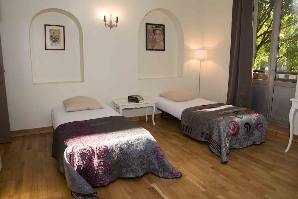 Empire Hotel Nîmes Eksteriør billede