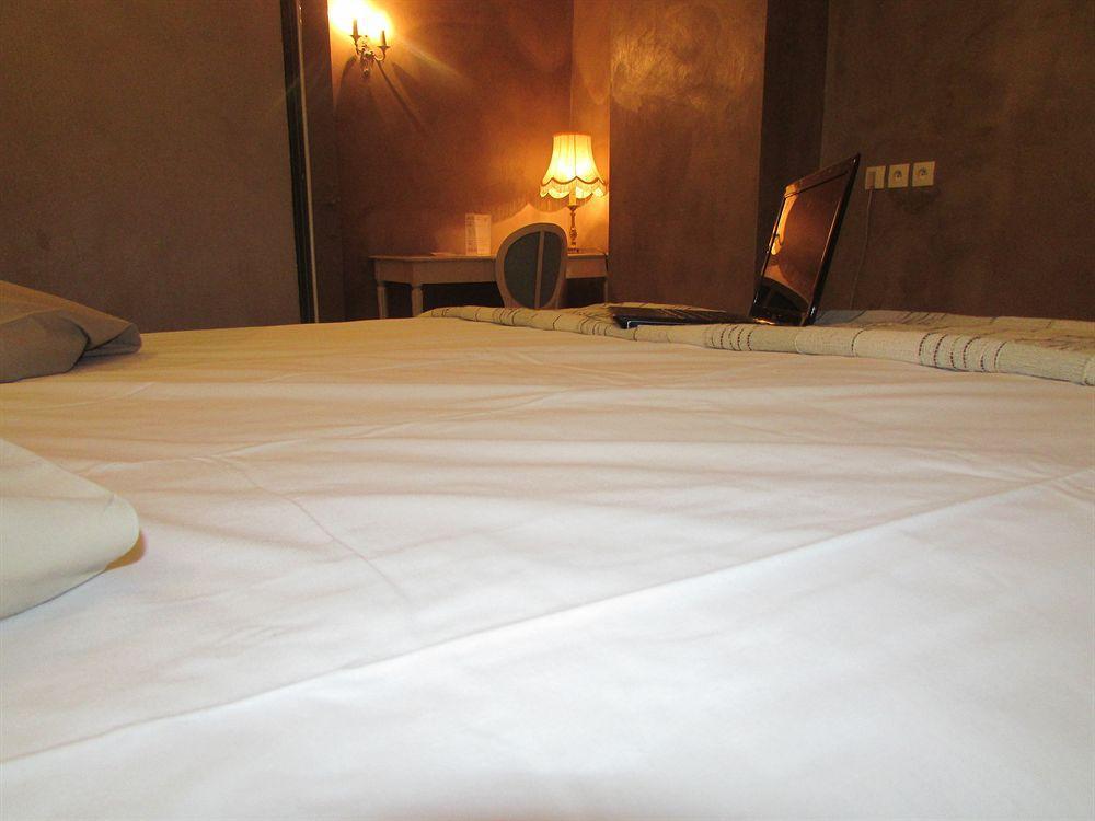 Empire Hotel Nîmes Eksteriør billede