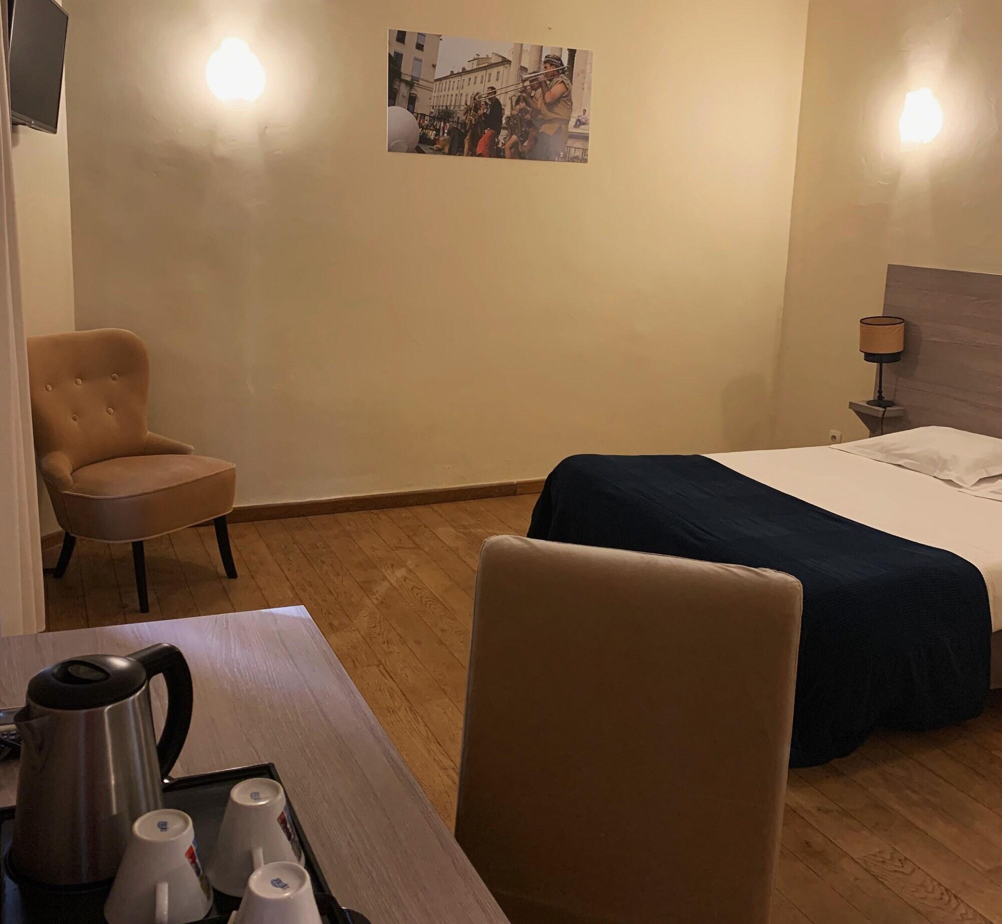 Empire Hotel Nîmes Eksteriør billede