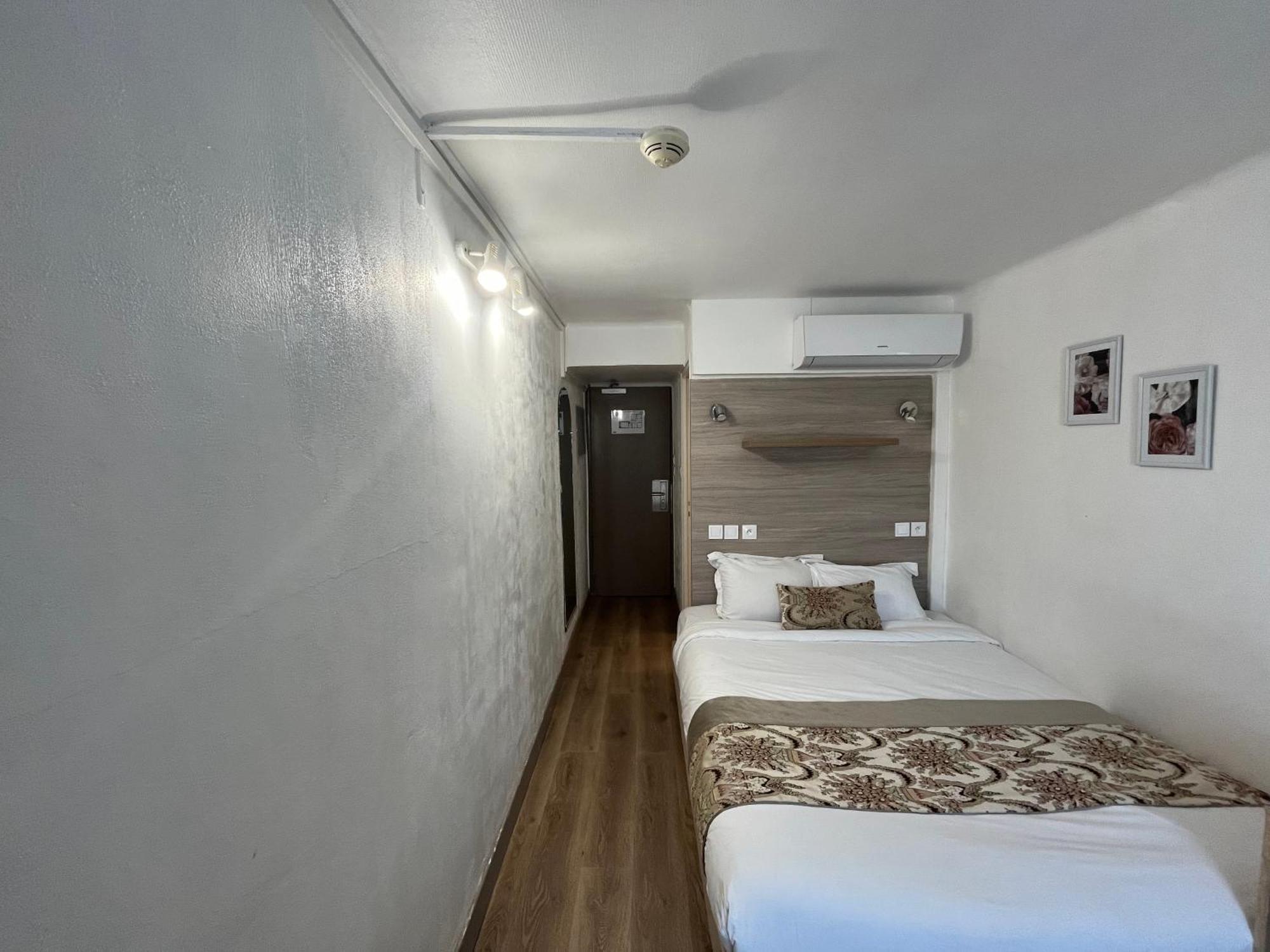 Empire Hotel Nîmes Eksteriør billede
