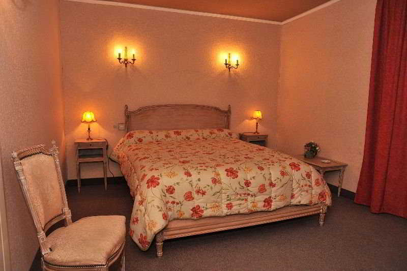 Empire Hotel Nîmes Værelse billede