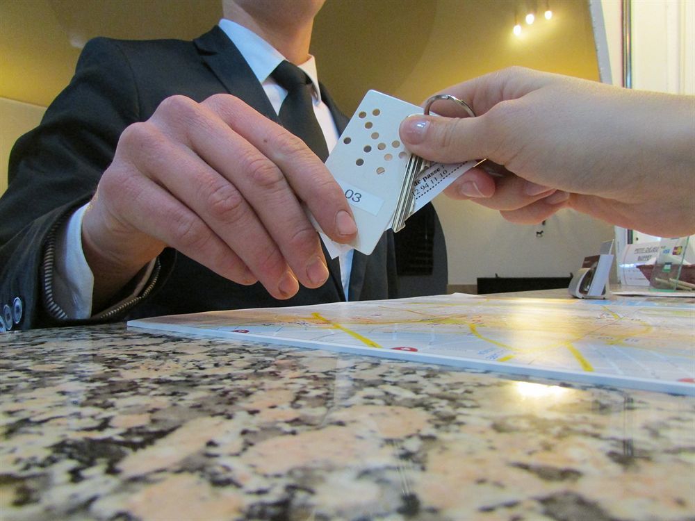 Empire Hotel Nîmes Eksteriør billede